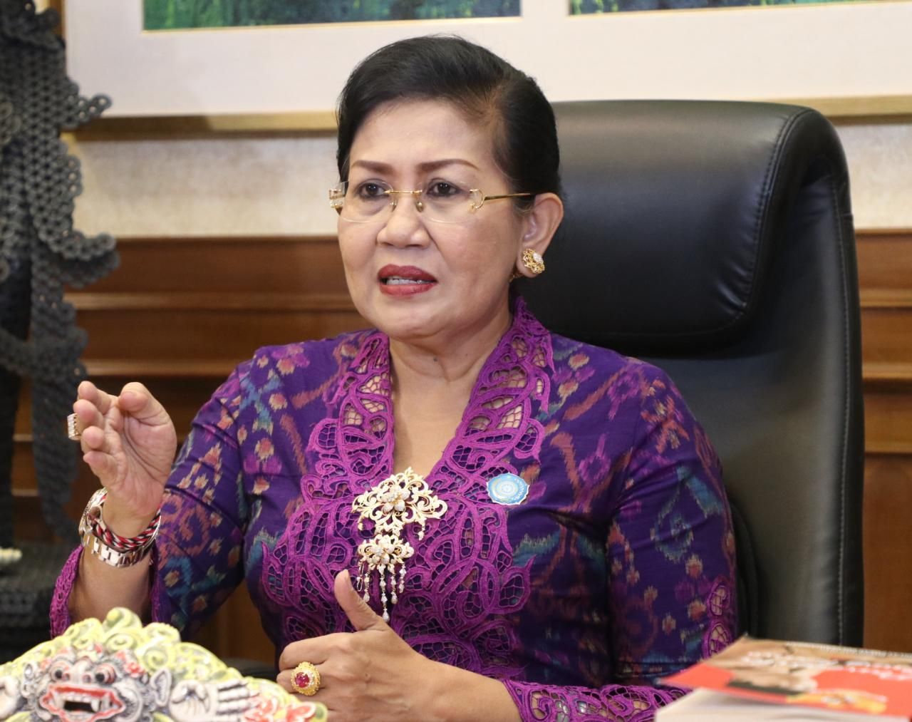 podiumnews.com-Ny. Putri Koster: Wanita Bali Luar Biasa dan Serba Bisa